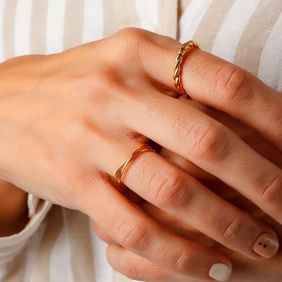 Anillo Plata dorada entrelazado