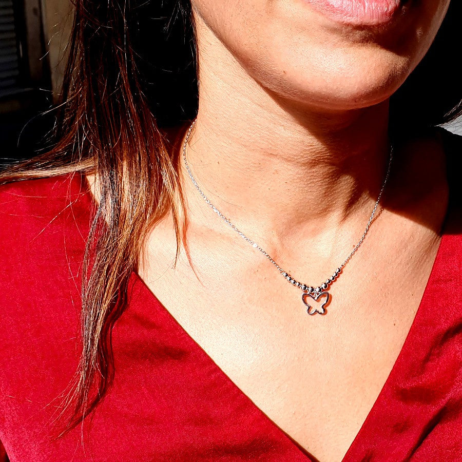 Colgante de plata con mariposa