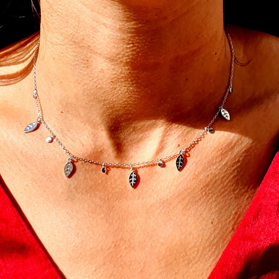 Collar de plata hojas