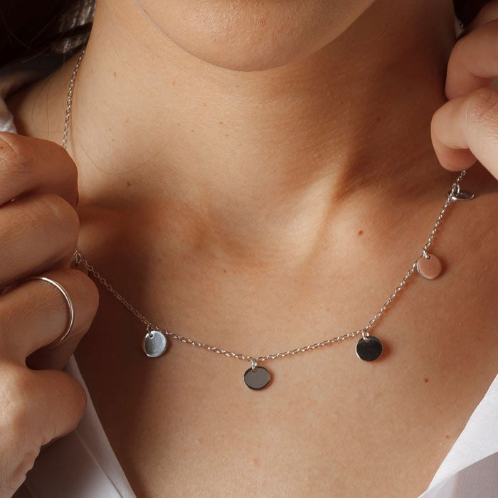Collar de plata con discos circulares
