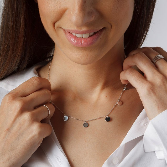 Collar de plata con chapitas circulares