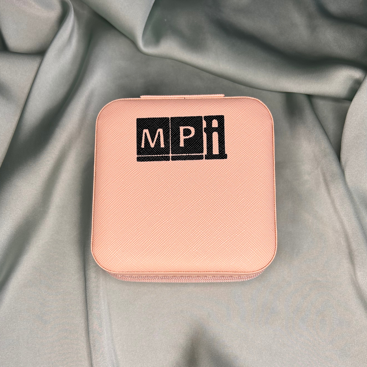 Customizable portable jewelry box