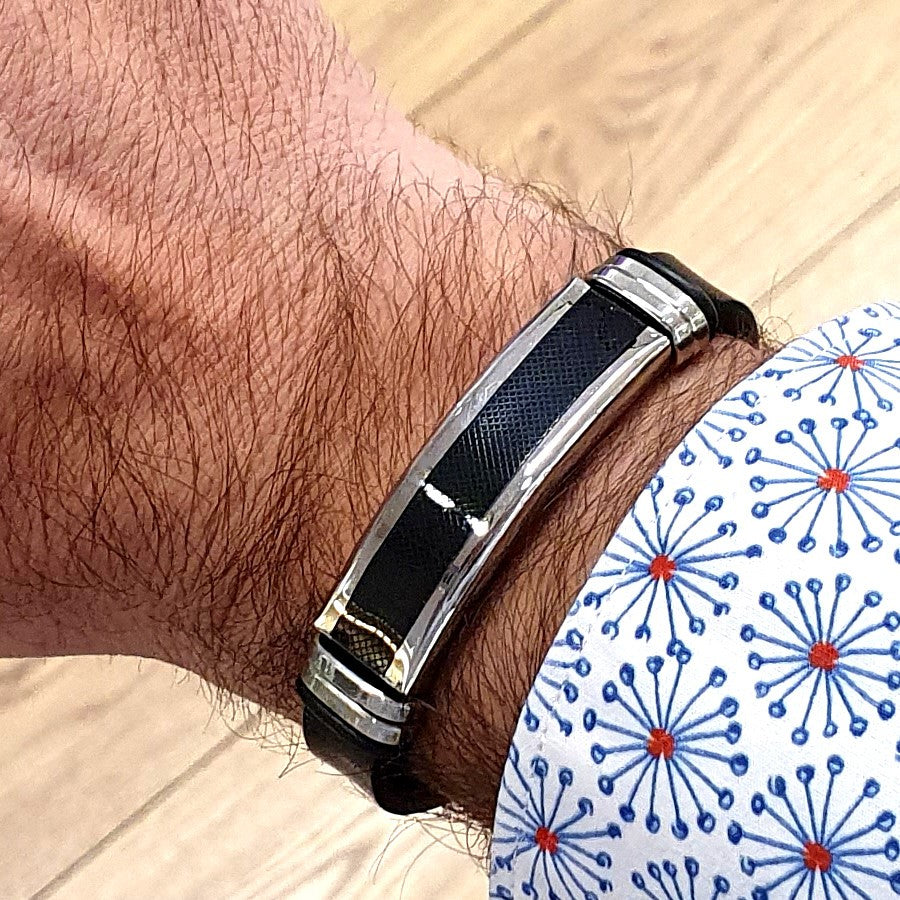 Pulsera moderna en cuero y acero de caballero