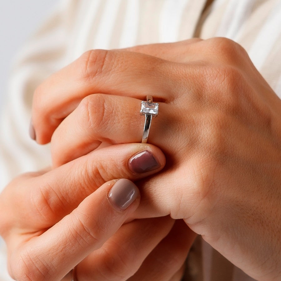 Anillo plata solitario