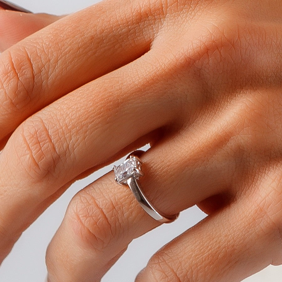 Anillo plata solitario