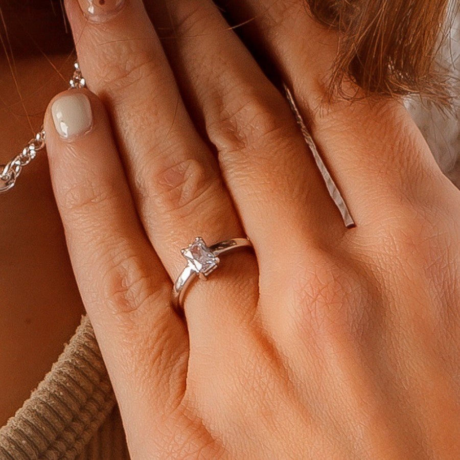 Anillo plata solitario