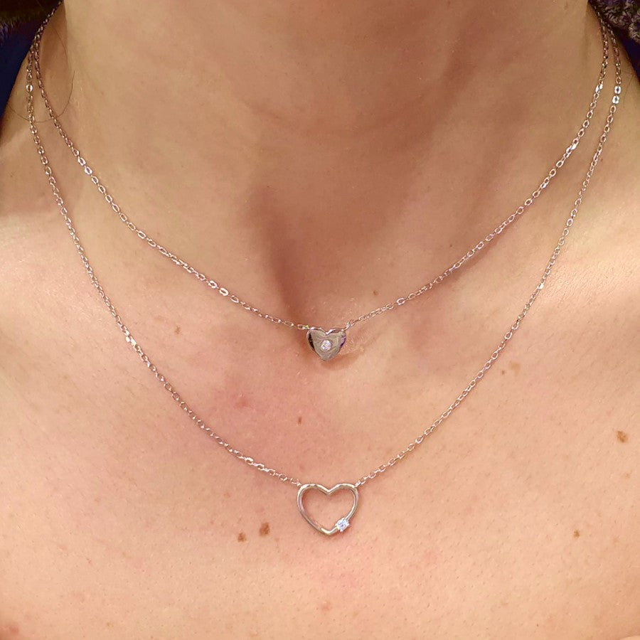 Collar de plata con corazones